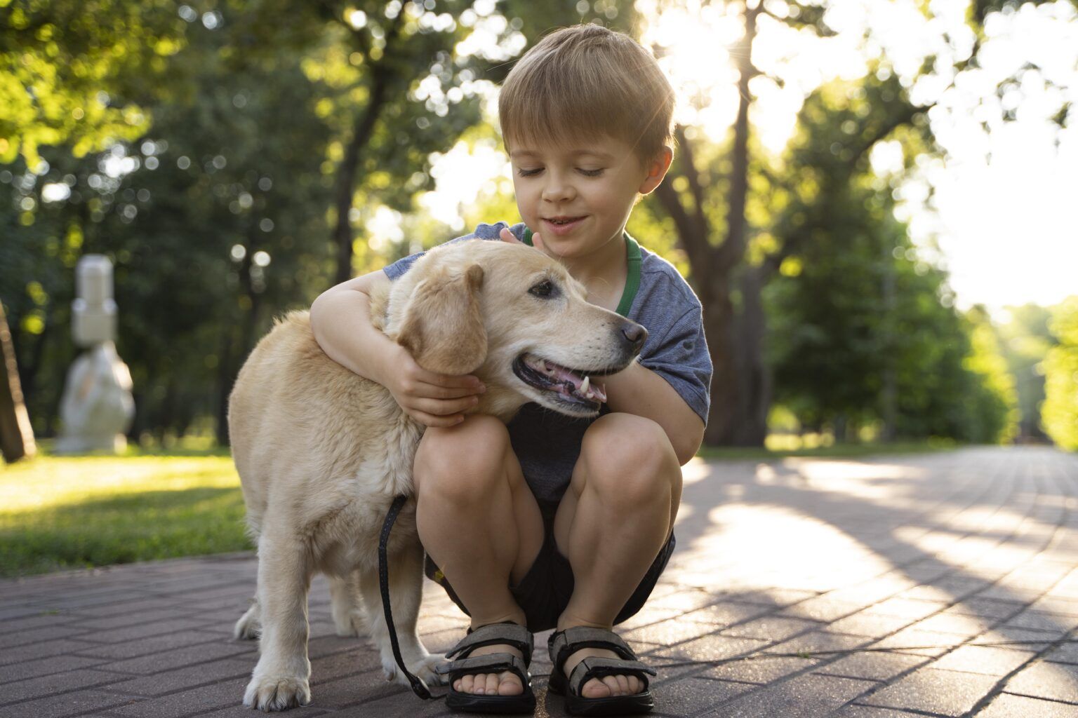 Mascotas y niños - pequeños Héroes