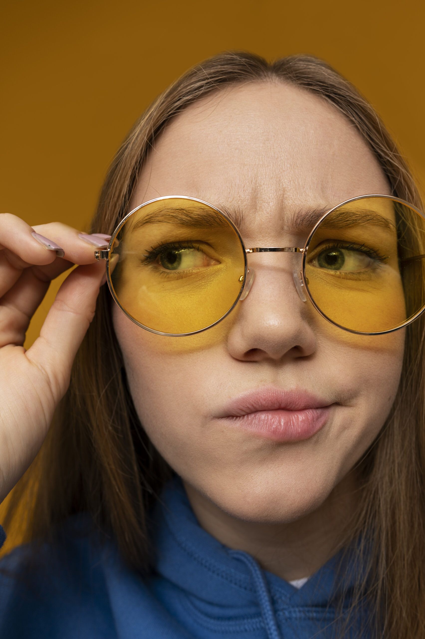 gafas con cristales naranjas